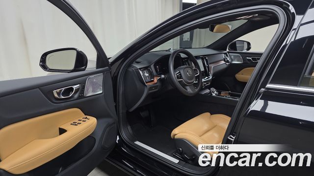 Volvo S60 2023 — photo 13