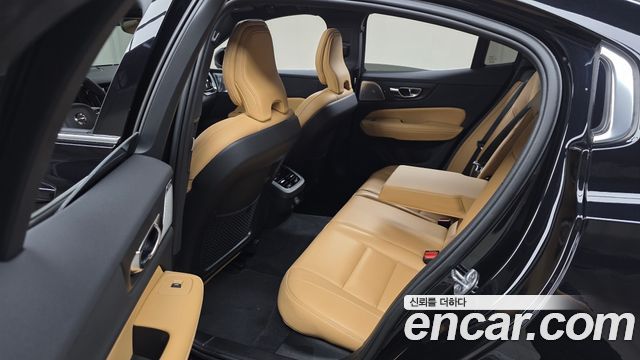 Volvo S60 2023 — photo 18