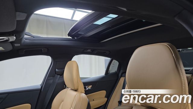 Volvo S60 2023 — photo 23
