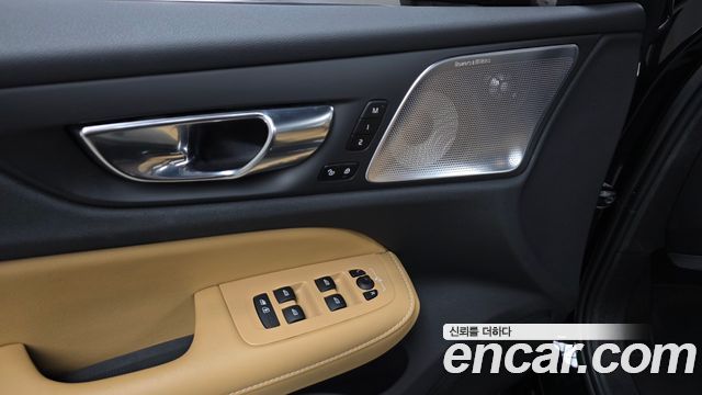 Volvo S60 2023 — photo 25