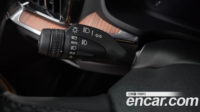 Volvo S60 2023 — photo 26