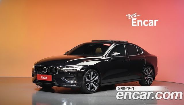 Volvo S60 2023 — photo 1
