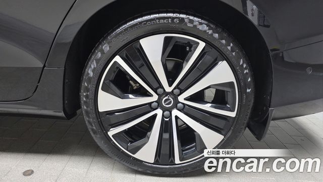 Volvo S60 2023 — photo 7