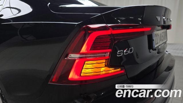 Volvo S60 2023 — photo 9