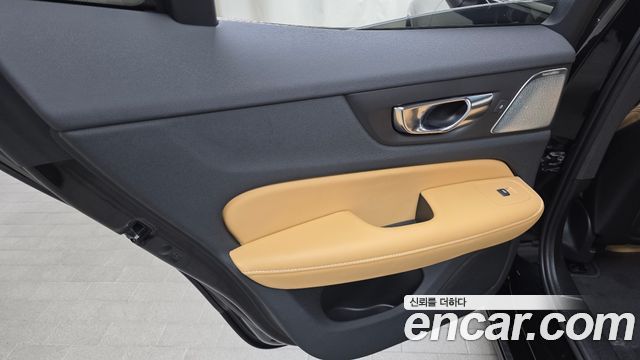 Volvo S60 2023 — photo 15