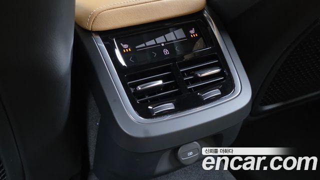Volvo S60 2023 — photo 27