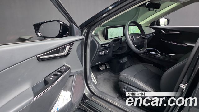 Kia EV6 2023 — photo 10
