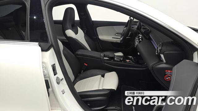 Mercedes-Benz CLA-Class 2020 — photo 16