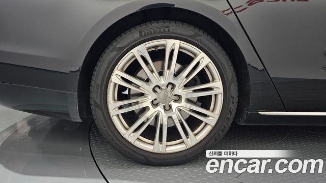 Audi A8 2012 — photo 5