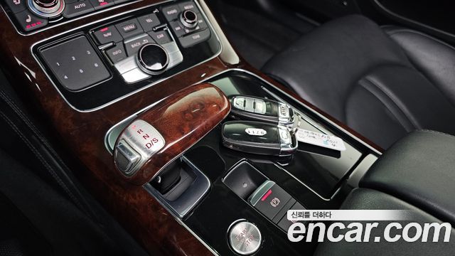 Audi A8 2012 — photo 9