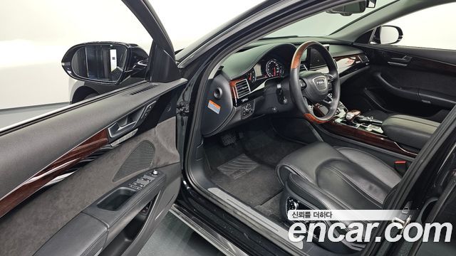 Audi A8 2012 — photo 10