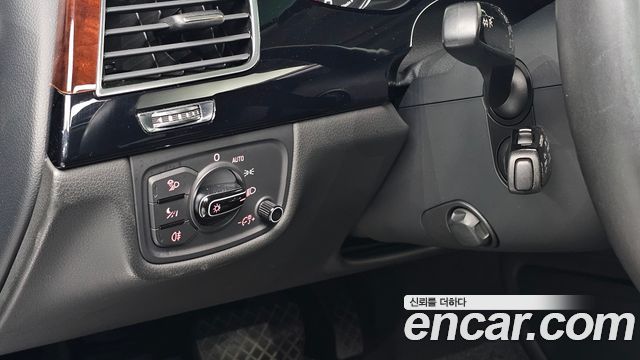 Audi A8 2012 — photo 16