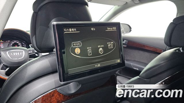 Audi A8 2012 — photo 17