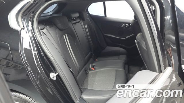 BMW 1-Series 2020 — photo 17