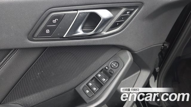 BMW 1-Series 2020 — photo 25