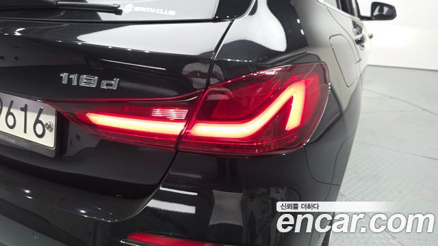 BMW 1-Series 2020 — photo 9