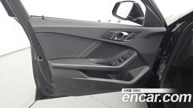 BMW 1-Series 2020 — photo 14