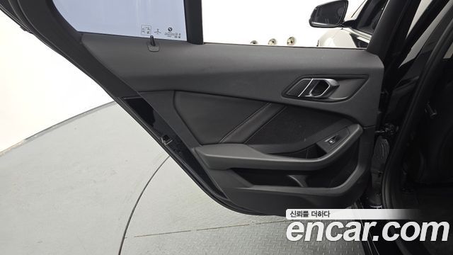 BMW 1-Series 2020 — photo 15