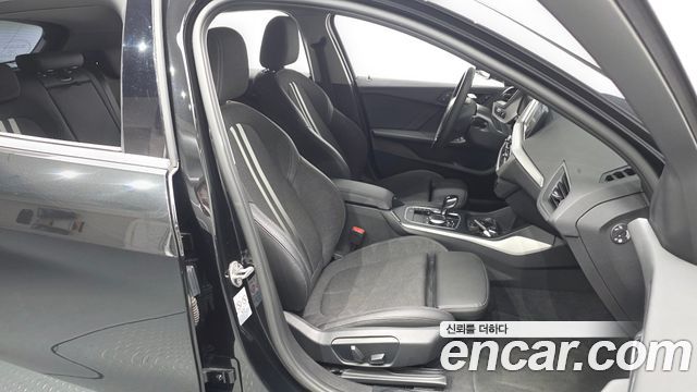 BMW 1-Series 2020 — photo 16