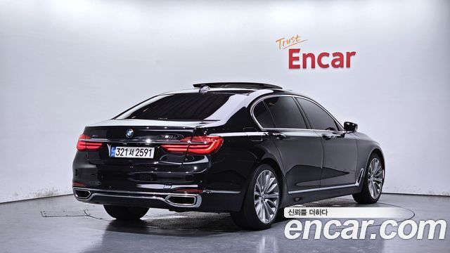 BMW 7-Series 2016 — photo 2