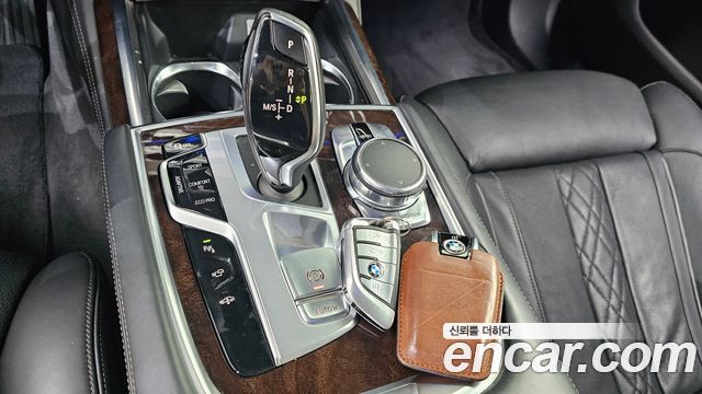 BMW 7-Series 2016 — photo 9