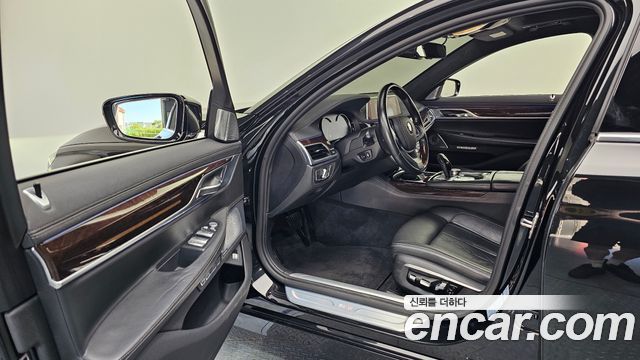 BMW 7-Series 2016 — photo 10
