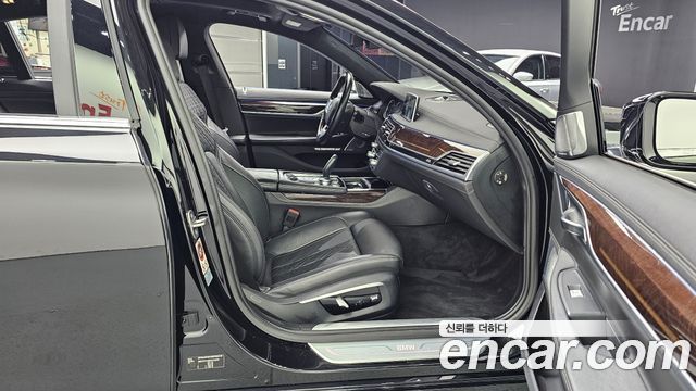 BMW 7-Series 2016 — photo 11