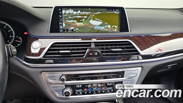 BMW 7-Series 2016 — photo 14