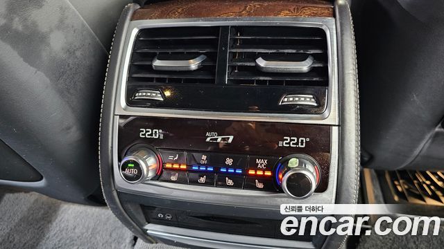 BMW 7-Series 2016 — photo 18