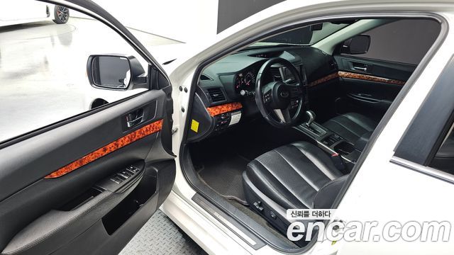 Subaru Legacy 2011 — photo 10