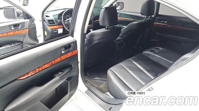 Subaru Legacy 2011 — photo 11
