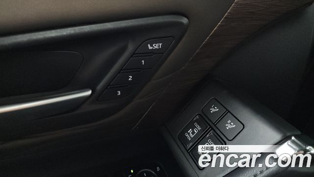 Toyota Alphard 2024 — photo 26