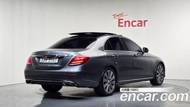 Mercedes-Benz E-Class 2017 — photo 2