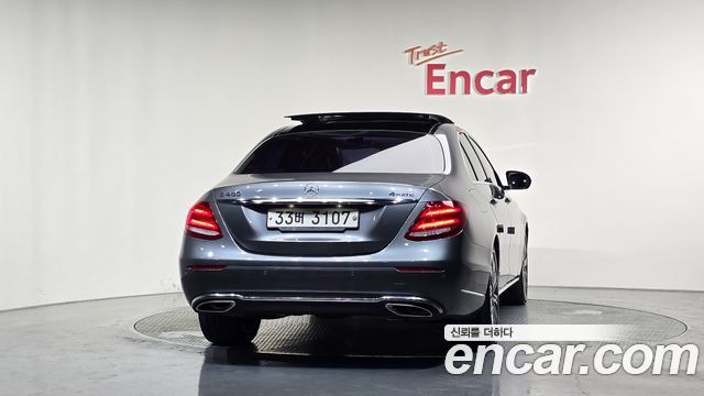 Mercedes-Benz E-Class 2017 — photo 4