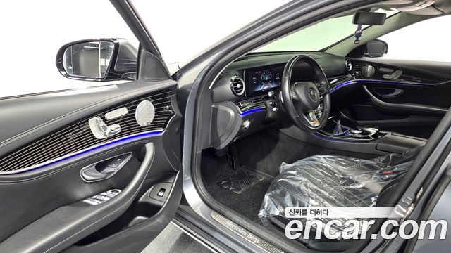 Mercedes-Benz E-Class 2017 — photo 10