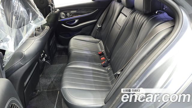 Mercedes-Benz E-Class 2017 — photo 11