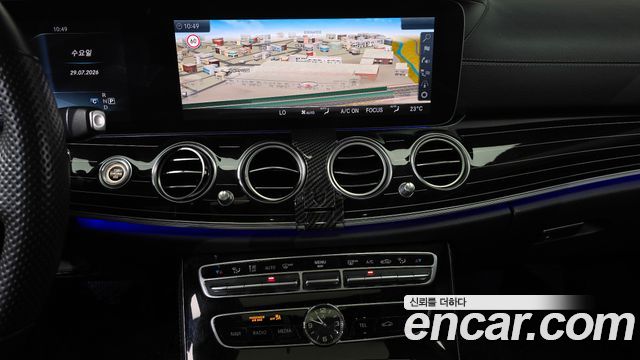 Mercedes-Benz E-Class 2017 — photo 12
