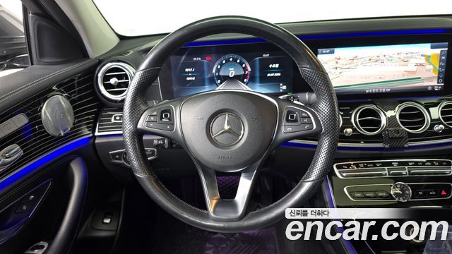 Mercedes-Benz E-Class 2017 — photo 13