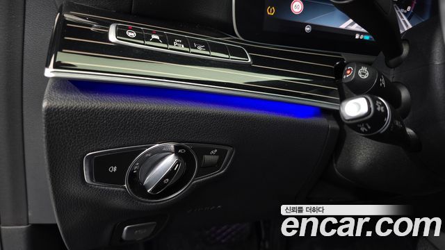 Mercedes-Benz E-Class 2017 — photo 19