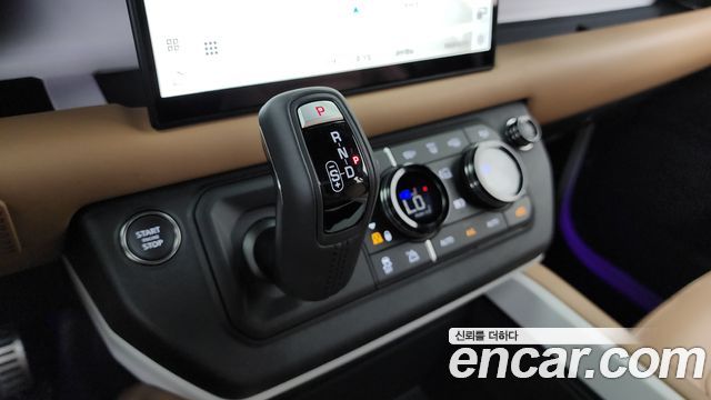 Land Rover Defender 2025 — photo 9