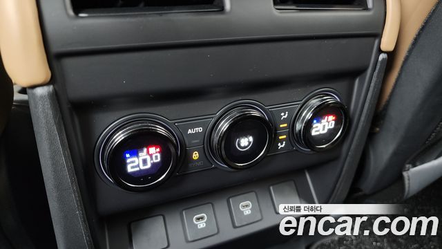 Land Rover Defender 2025 — photo 19