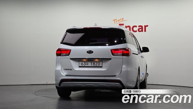 Kia Canival 2017 — photo 4