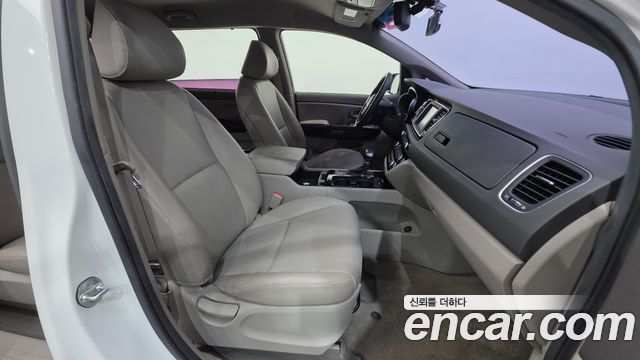 Kia Canival 2017 — photo 10