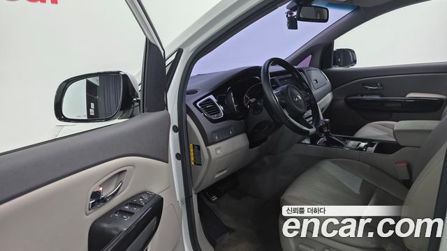 Kia Canival 2017 — photo 11