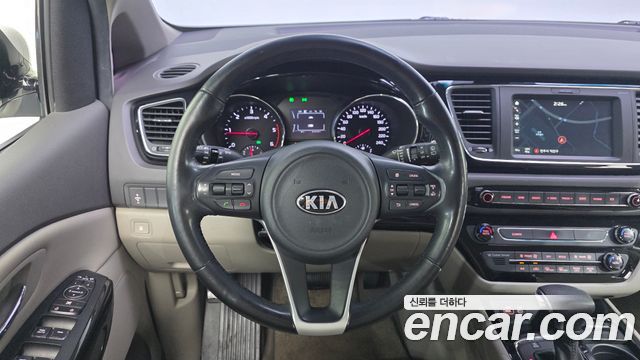 Kia Canival 2017 — photo 14