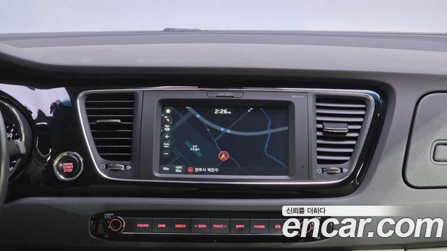 Kia Canival 2017 — photo 16
