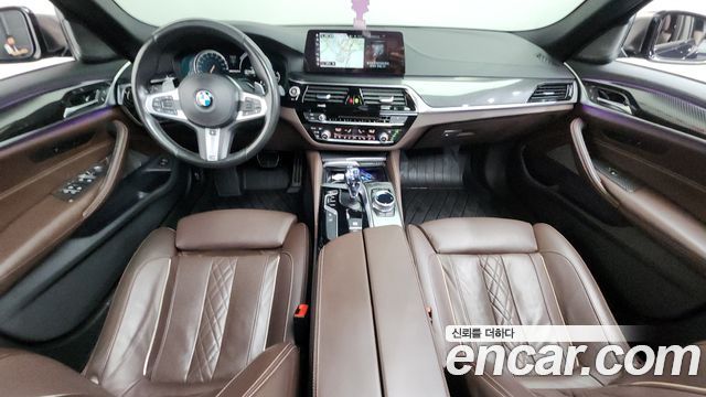 BMW 5-Series 2018 — photo 10