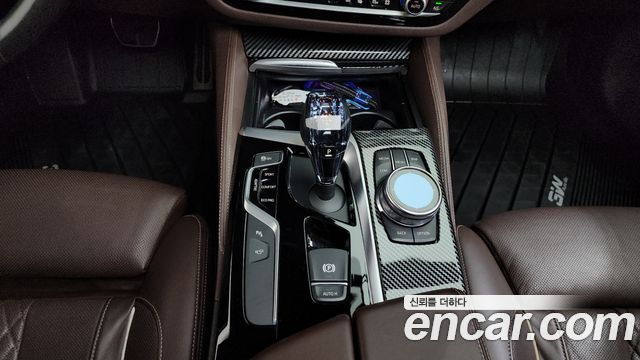 BMW 5-Series 2018 — photo 12