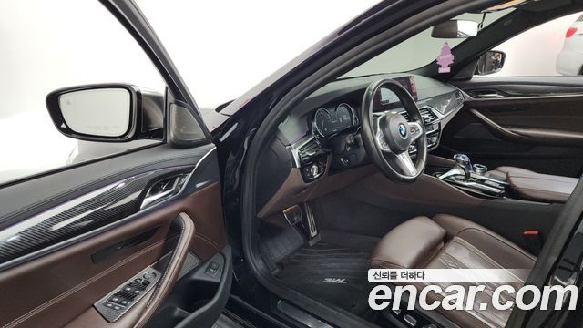 BMW 5-Series 2018 — photo 13