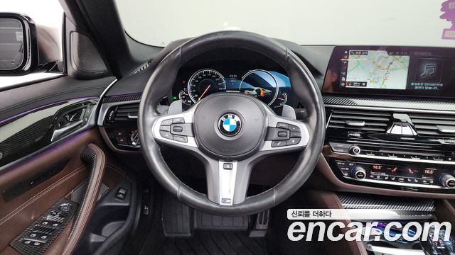 BMW 5-Series 2018 — photo 19